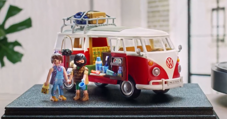 ¡Regalazo para Navidad! Playmobil Volkswagen T1 Camping Bus solo 29,99€.