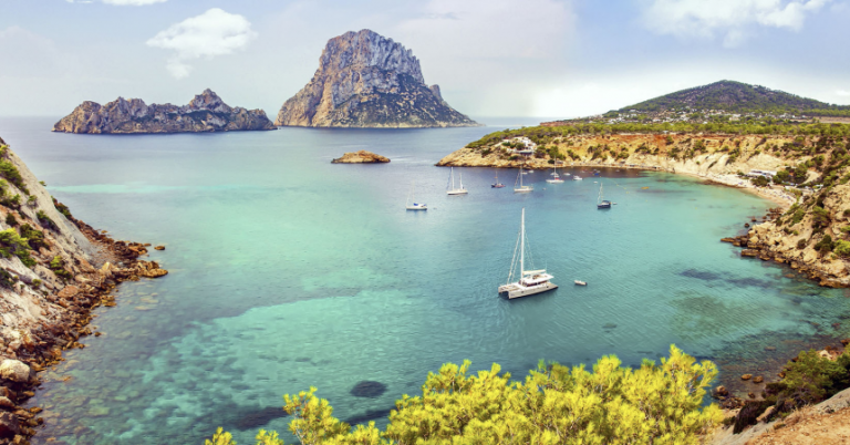 ¡TOMA CHOLLO! Vuelos directos + 4 noches de hotel en Ibiza en junio desde solo 97 euros.