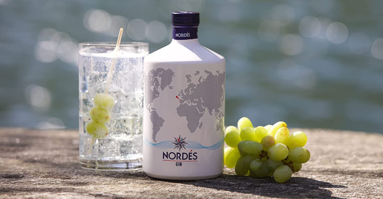 Brinda por el 2022 con esta ginebra Nordés Premium de 1 litro. Solo 24,86 euros.