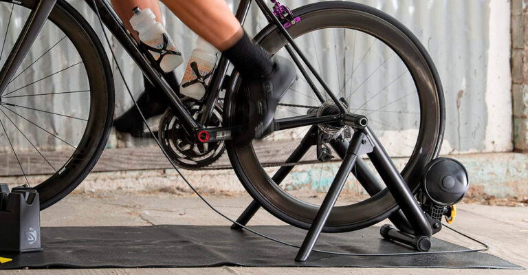 Entrena en casa con el rodillo de ciclismo SARIS Mag+ al 83% de descuento.