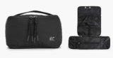 Organiza tu maquillaje en este neceser Calvin Klein al 70% de descuento. Tuyo por 16,33€.